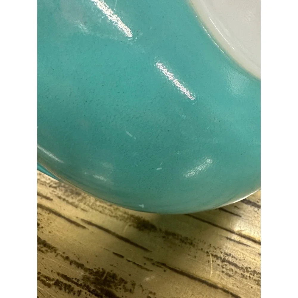 Vintage Pyrex Round Turquoise Bowl 2Qt #024 w/ orig lid
